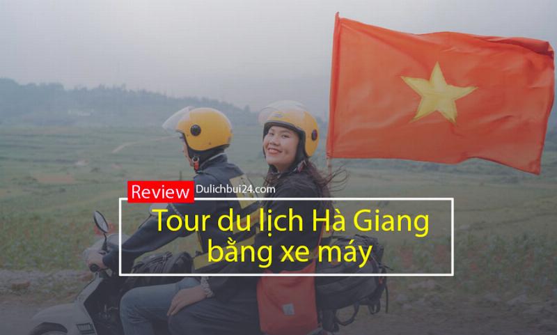 Hình ảnh một nhóm bạn trẻ đang trò chuyện vui vẻ trong không gian phòng khách chung của một homestay ở Hà Nội, thể hiện sự kết nối và thoải mái